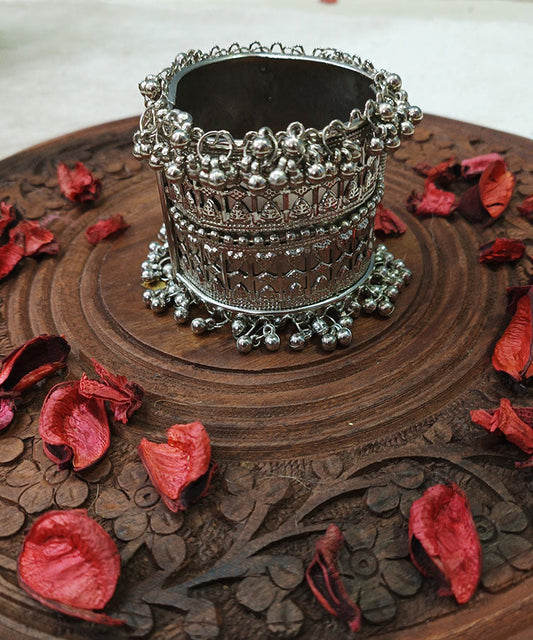 Vina Silver Oxidized Women's Bracelet | Peepal Clothing