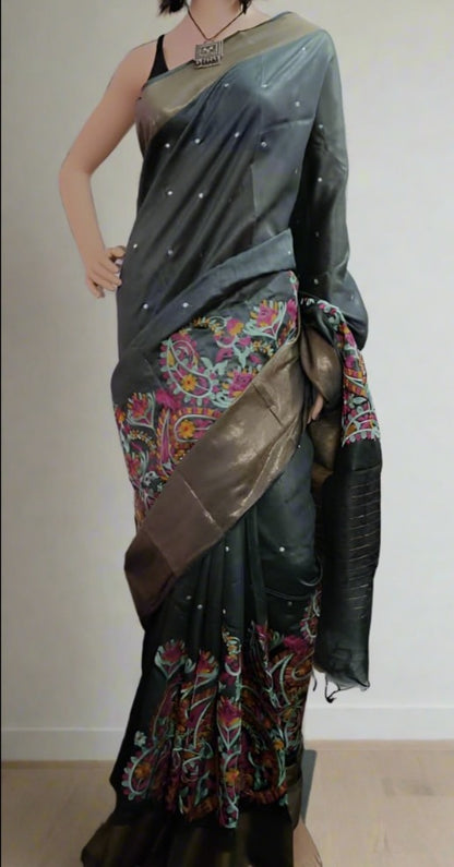 Buy Floral Embroidered Tussar Munga Silk Saree | Peepal Clothing