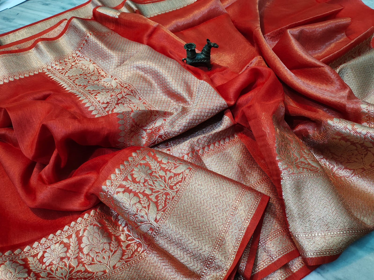 Red Pure Silk Linen Banarasi Saree | Pipul Clothing